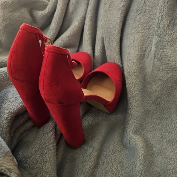Shoe Dazzle Women's Red Platform Heels - Picture 8 of 15